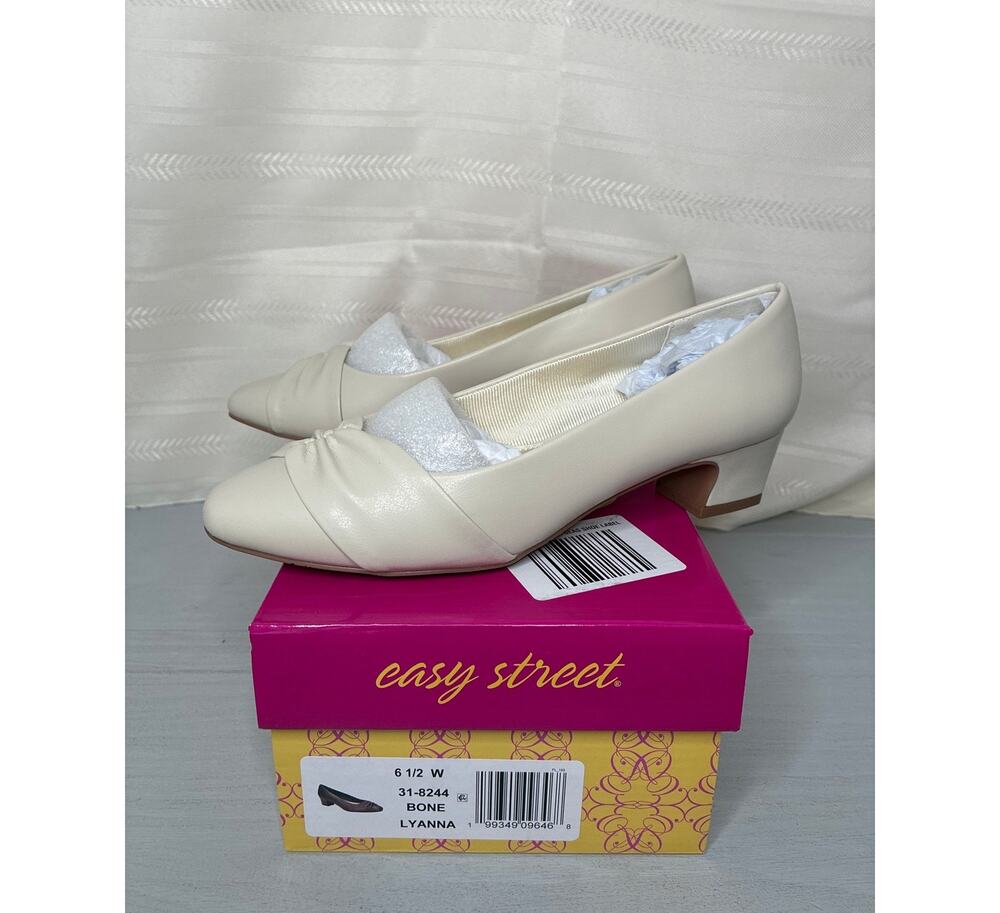 Easy Street Waive Kitten Heel Pumps Bone Womens Size 6.5 Wide